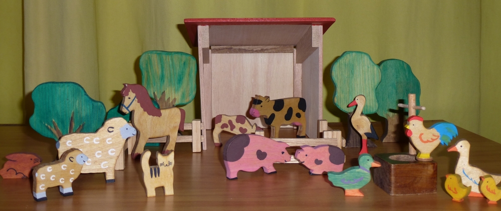 Bauernhoftiere (insgesamt 15 Stück); Bäume, Zaunelemente, Futtertrog und Vieh-Unterstand